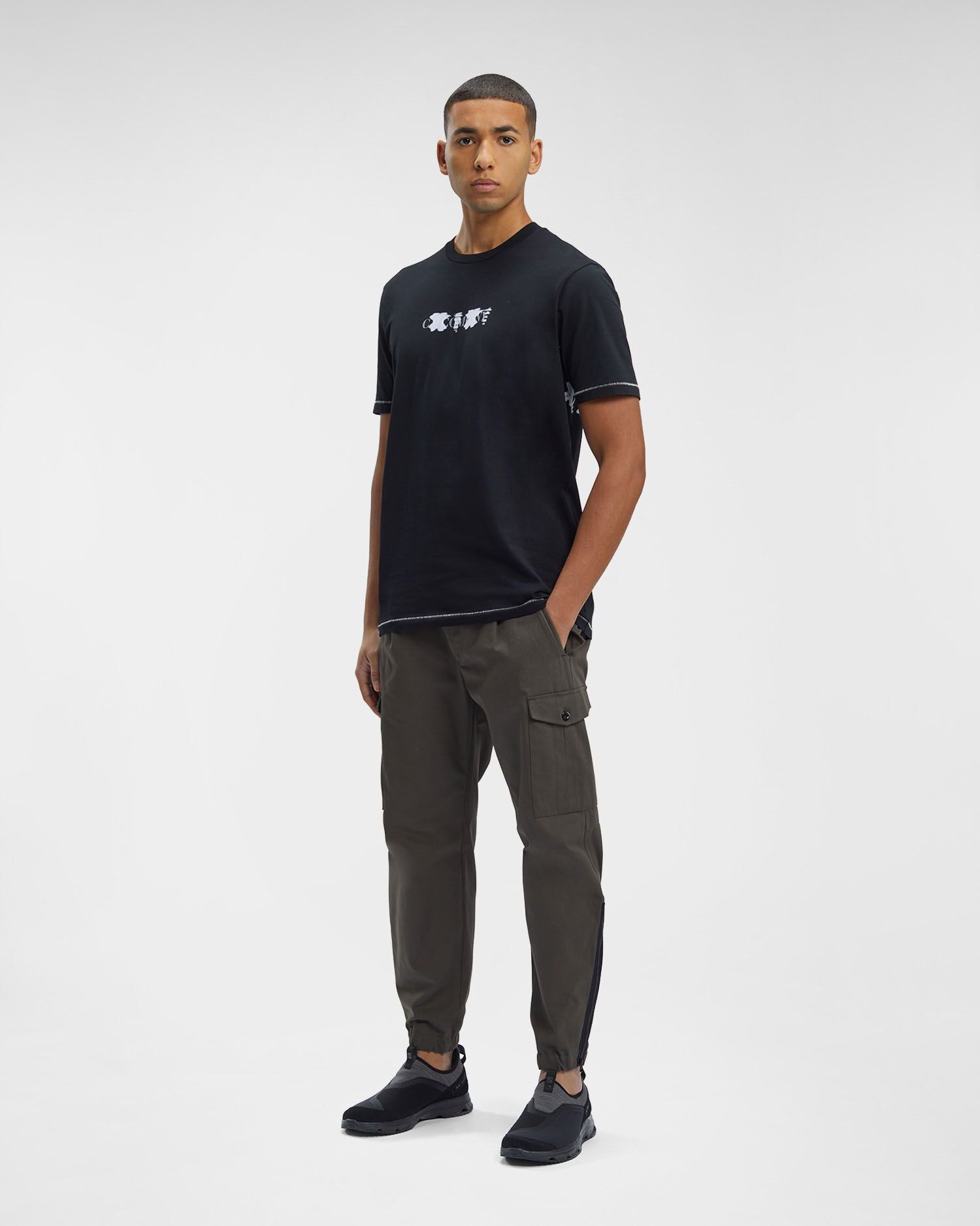 C.P. Company o1y1224 Logo Crewneck T-Shirt in Black Size US M / EU 48-50 / 2 - 6 Thumbnail