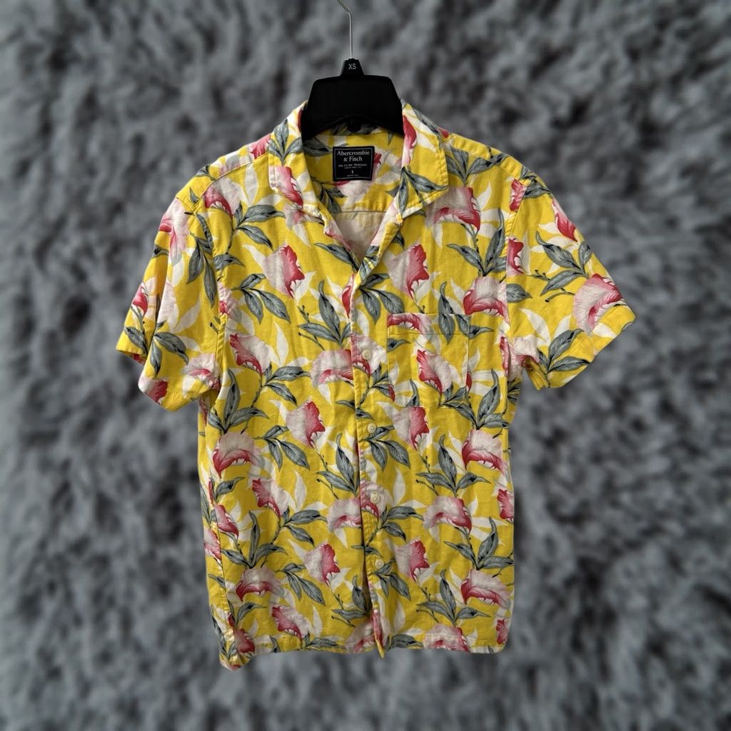 Abercrombie & Fitch Abercrombie & Fitch Shirt Mens Size Small Yellow Floral Print Short Sleeve Button Up Camp Collar Size US S / EU 44-46 / 1 - 1 Thumbnail