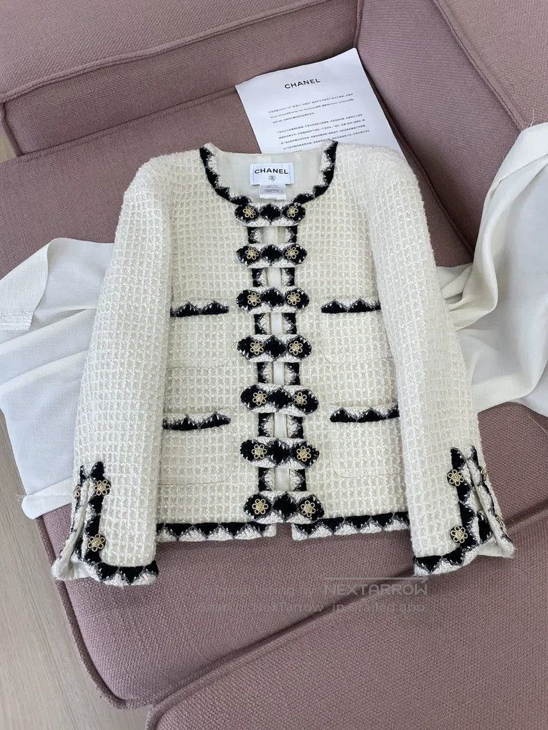 Chanel Chanel Salzburg Series Beige Lion Button Coat Size S / US 4 / IT 40 - 1 Thumbnail