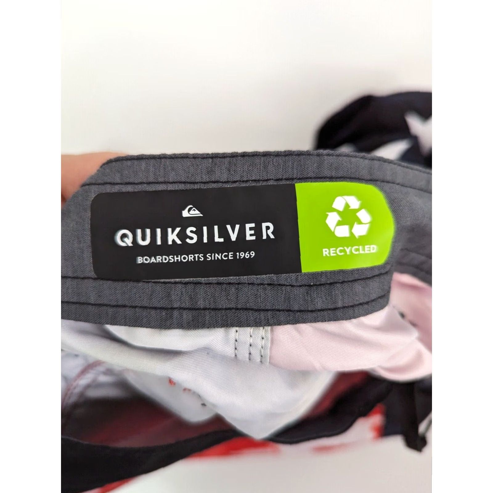 Quiksilver Quiksilver Board Shorts Mens 28 Swim Trunks USA Flag Multicolor Red Blue Size US 28 / EU 44 - 7 Thumbnail