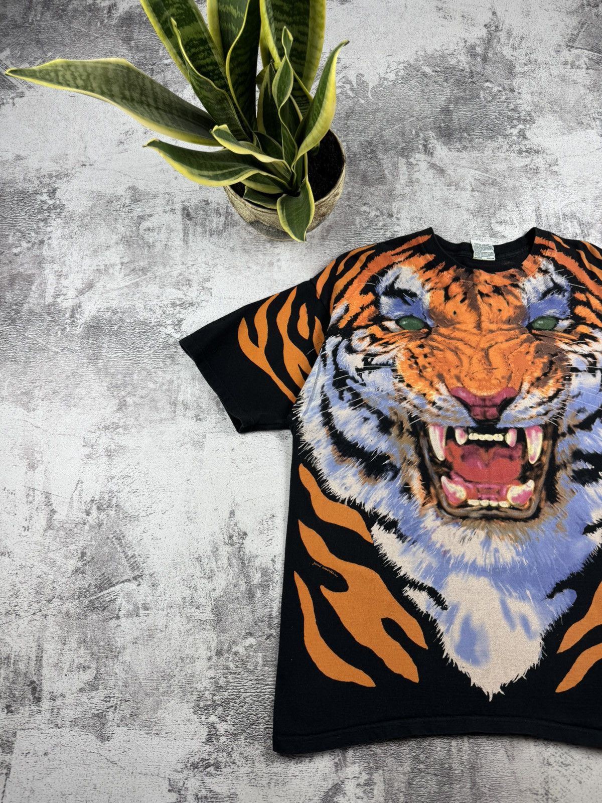 Liquid Blue Vintage Liquid Blue 1995 Tiger Over Print John Connel 90s Humor USA T Shirt Tee Size US XL / EU 56 / 4 - 3 Thumbnail