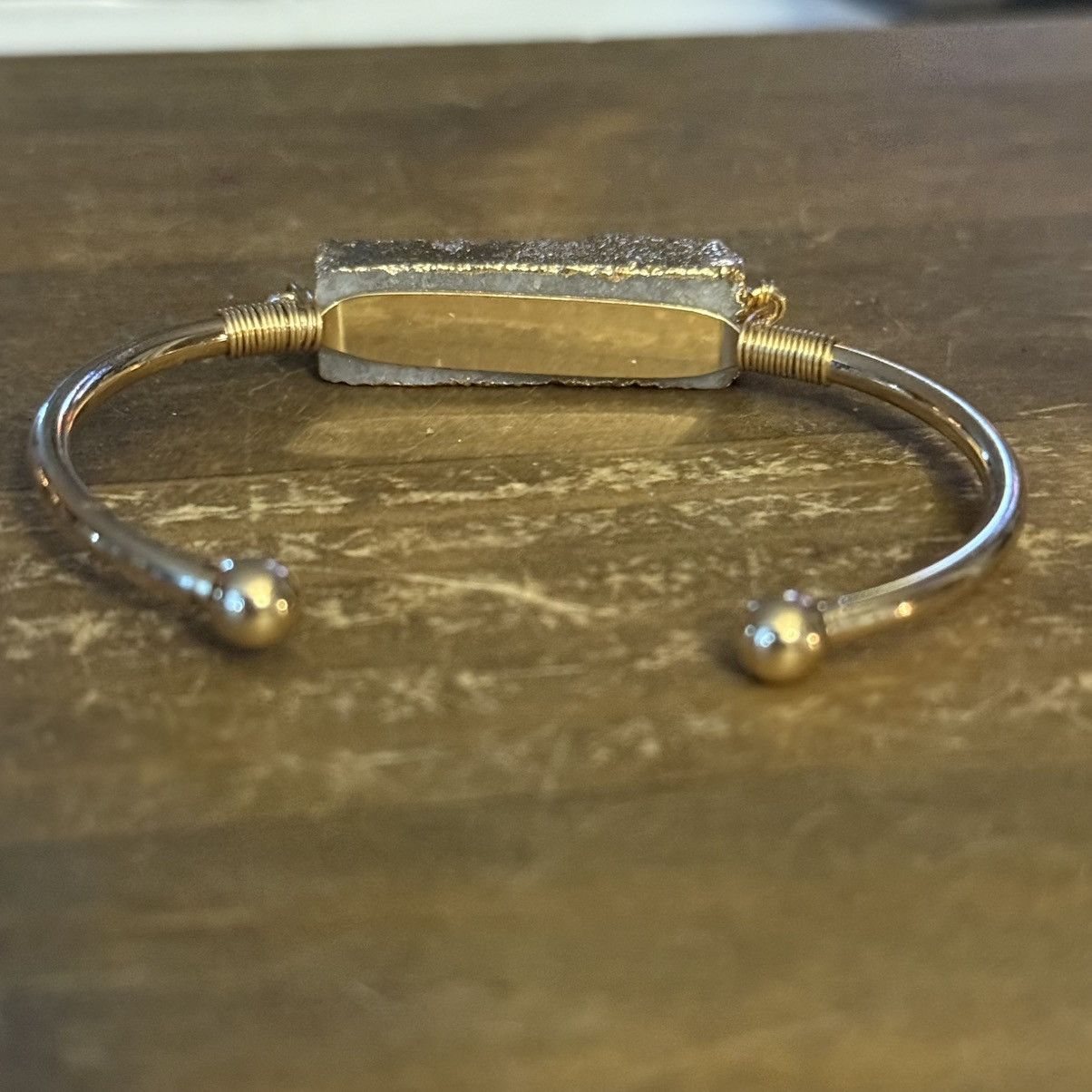 Other Gold tone white druzy cuff bangle bracelet Size ONE SIZE - 7 Thumbnail