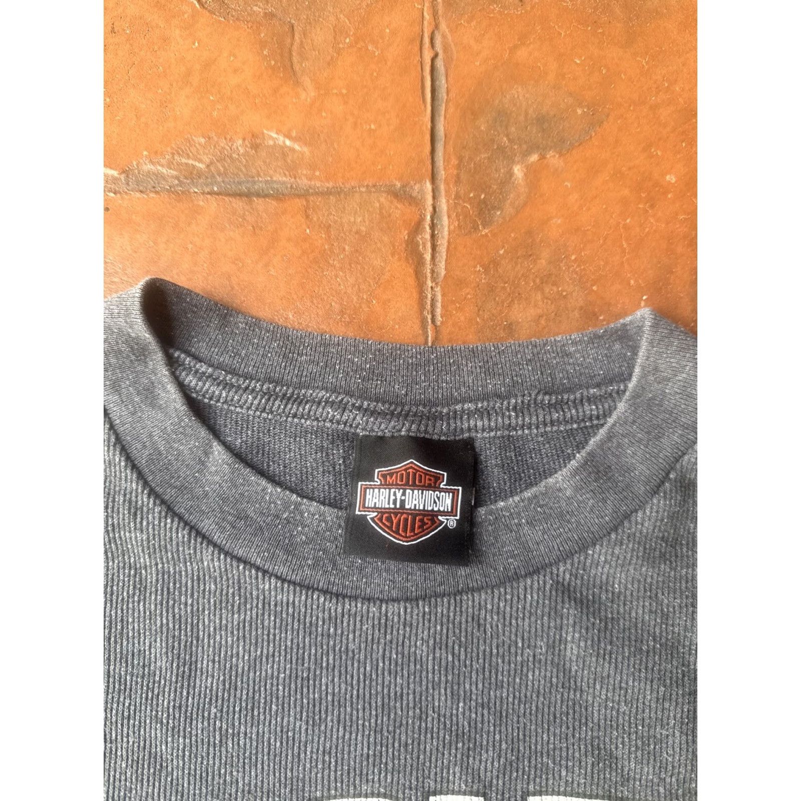 Harley Davidson VINTAGE Harley-Davidson Thermal Knit T-Shirt 2XL Gray Mens Biker Motorcycle Logo Embroidered Short Sleeve Henley Size US XXL / EU 58 / 5 - 2 Thumbnail