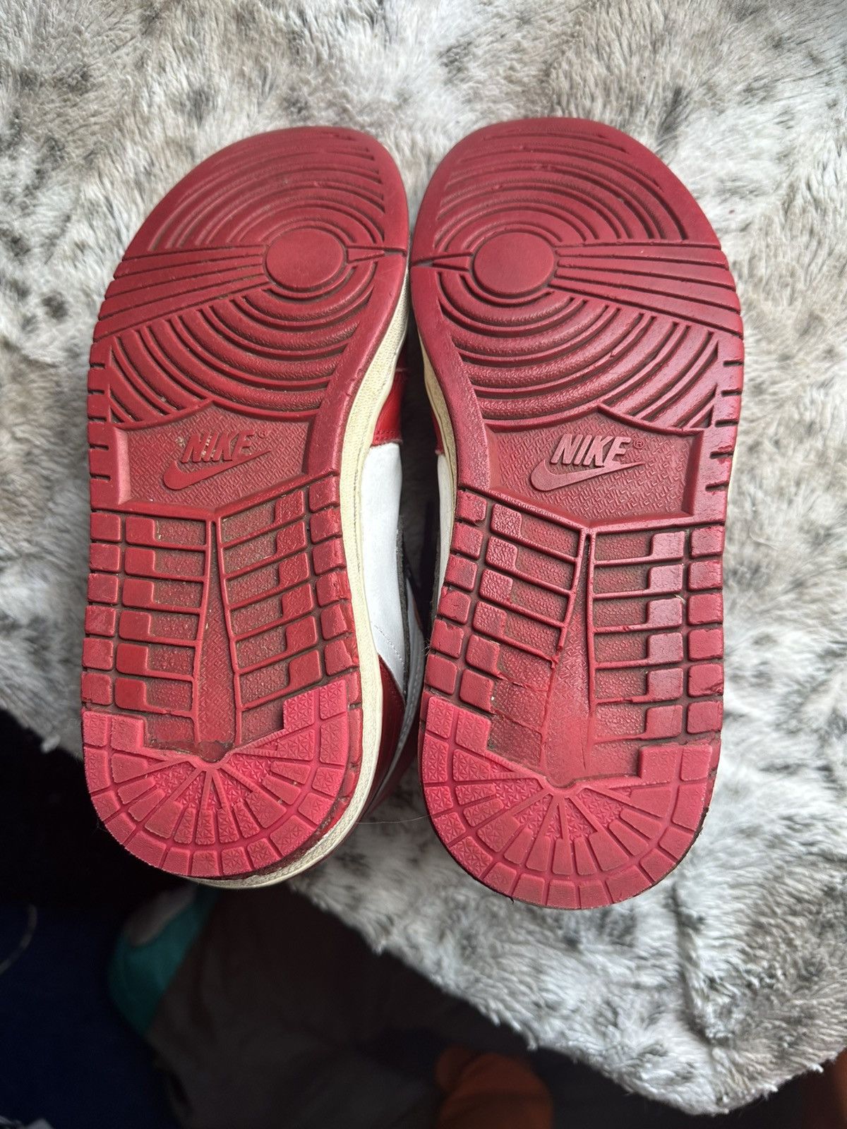 Jordan Brand 1994 Nike Air Jordan “chicago’s”. 100% wearable Size US 9.5 / EU 42-43 - 4 Thumbnail