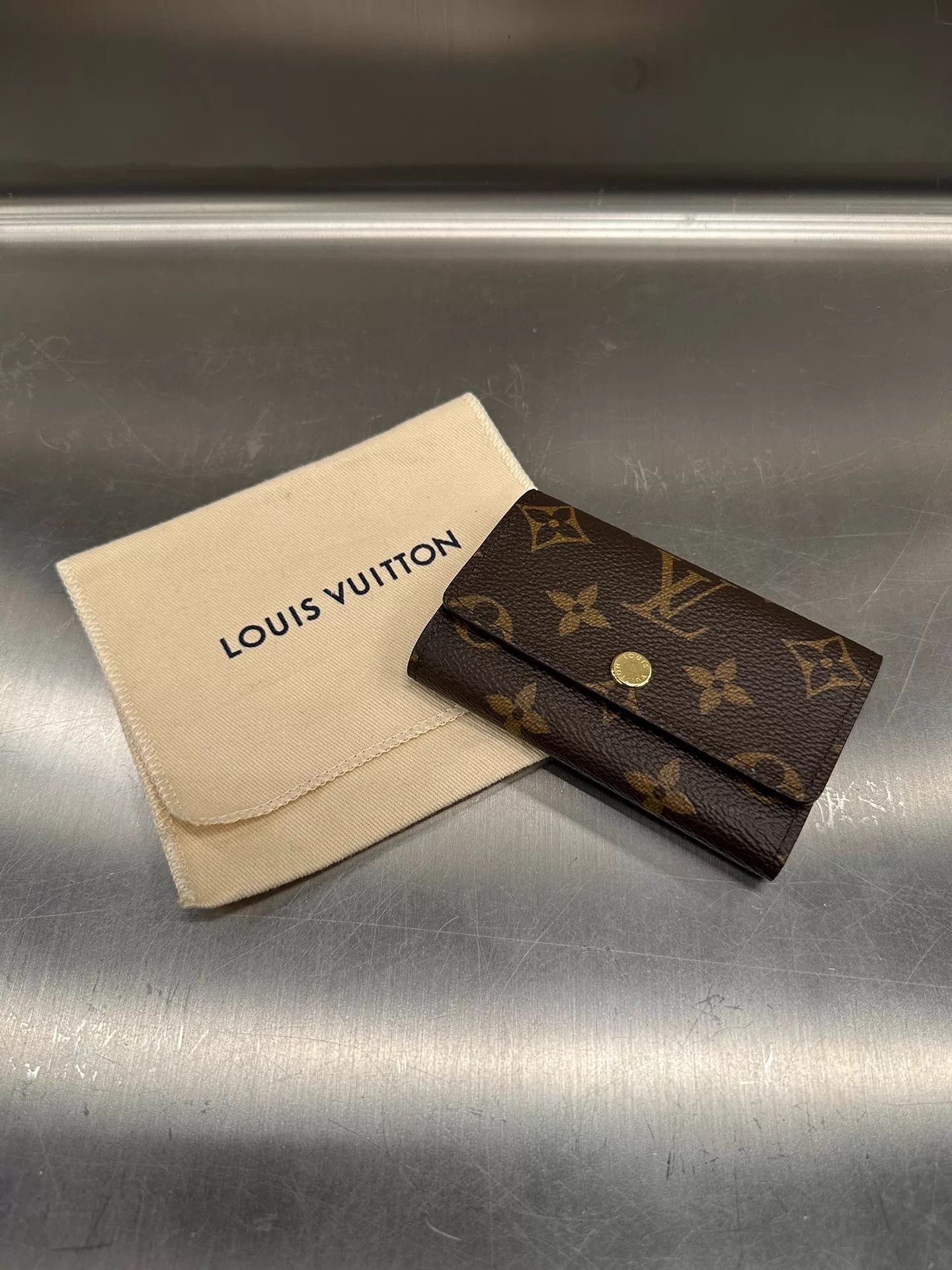 Louis Vuitton Louis Vuitton LV Key Pouch New Dust Bag Initial K Size ONE SIZE - 1 Thumbnail