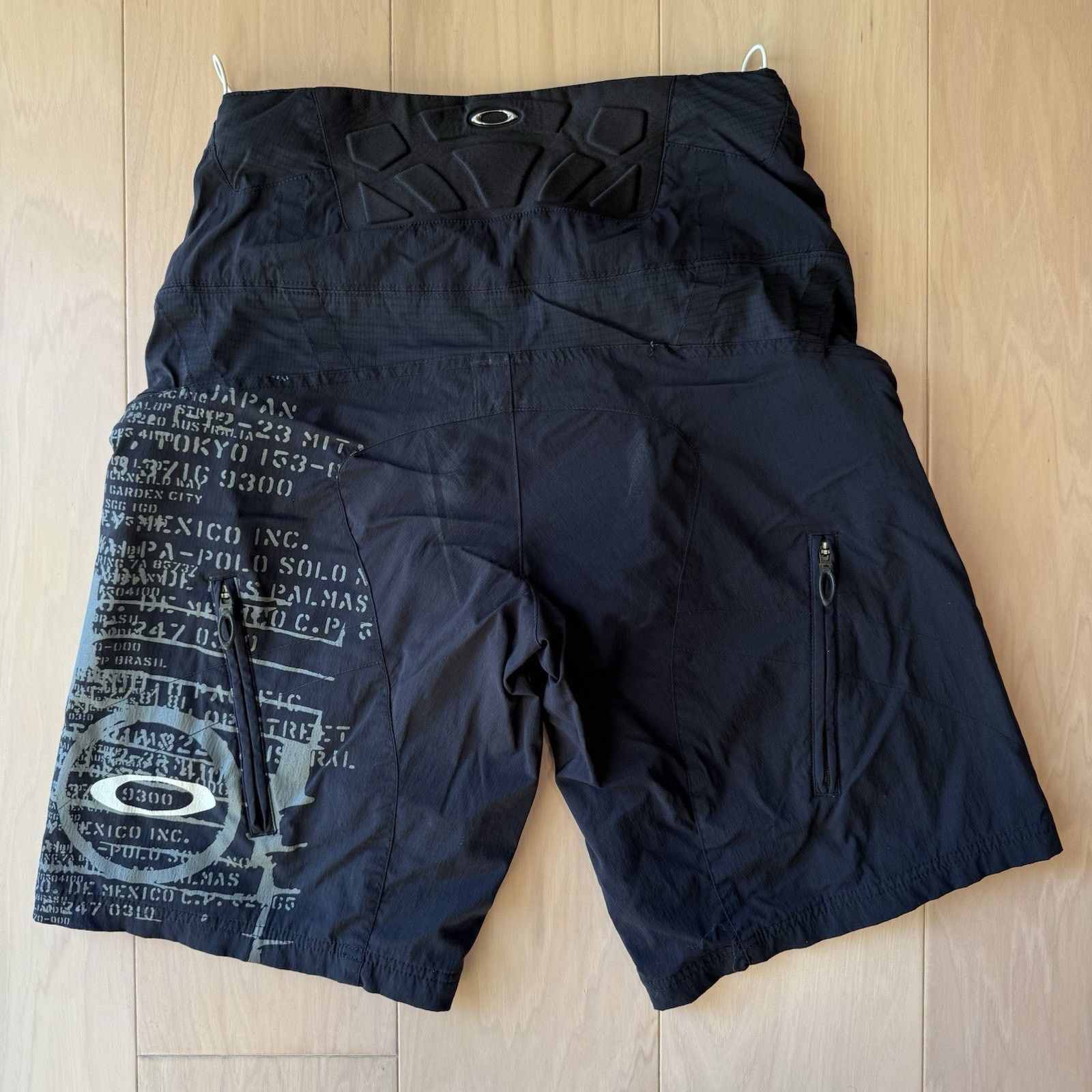 Oakley Vintage Oakley Shorts S Black Bicycle Software Outerwear Size US 30 / EU 46 - 6 Thumbnail