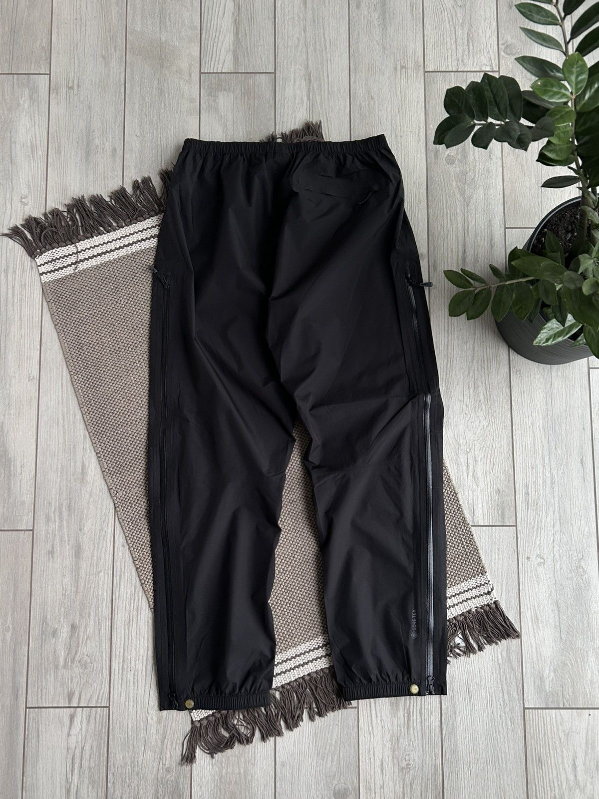 Goretex × Outdoor Research Outdoor Research Gore-tex Pants Gorpcore Hiking Techwear Size US 34 / EU 50 - 18 Thumbnail