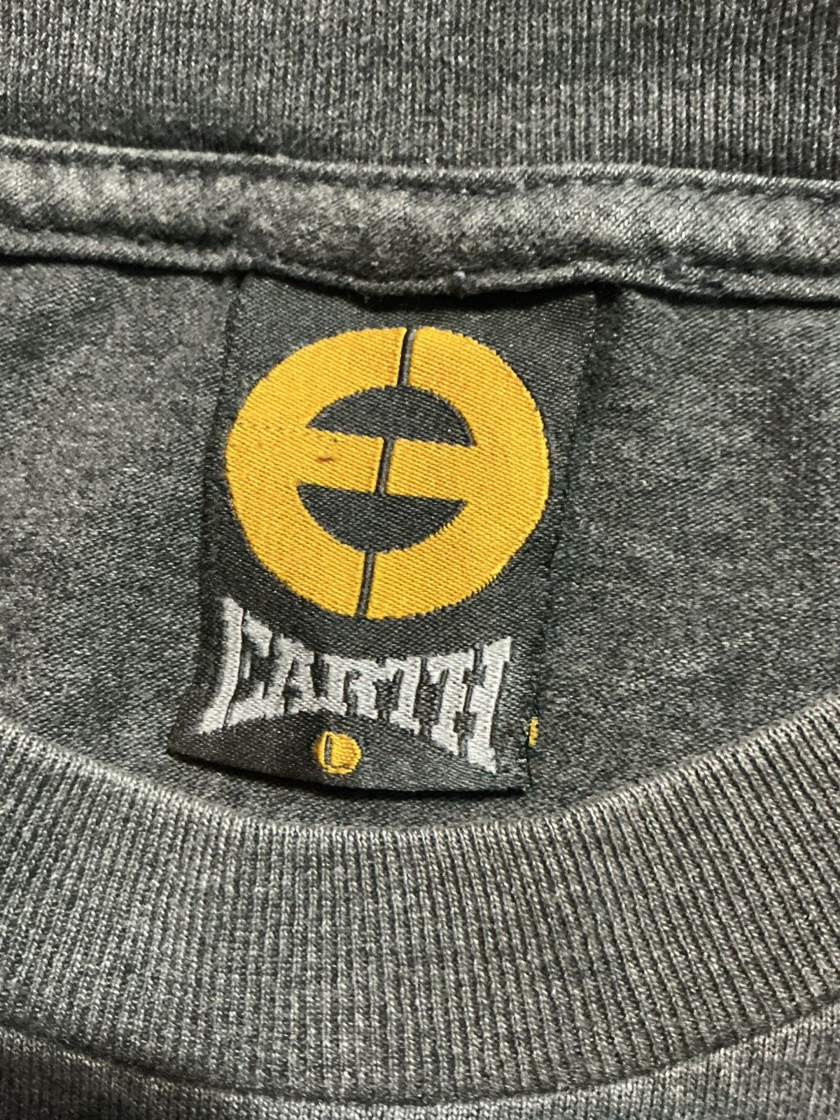 Vintage Vintage 90s Y2K Planet Earth Skateboards Graphic S/S T-Shirt Size US L / EU 52-54 / 3 - 6 Thumbnail
