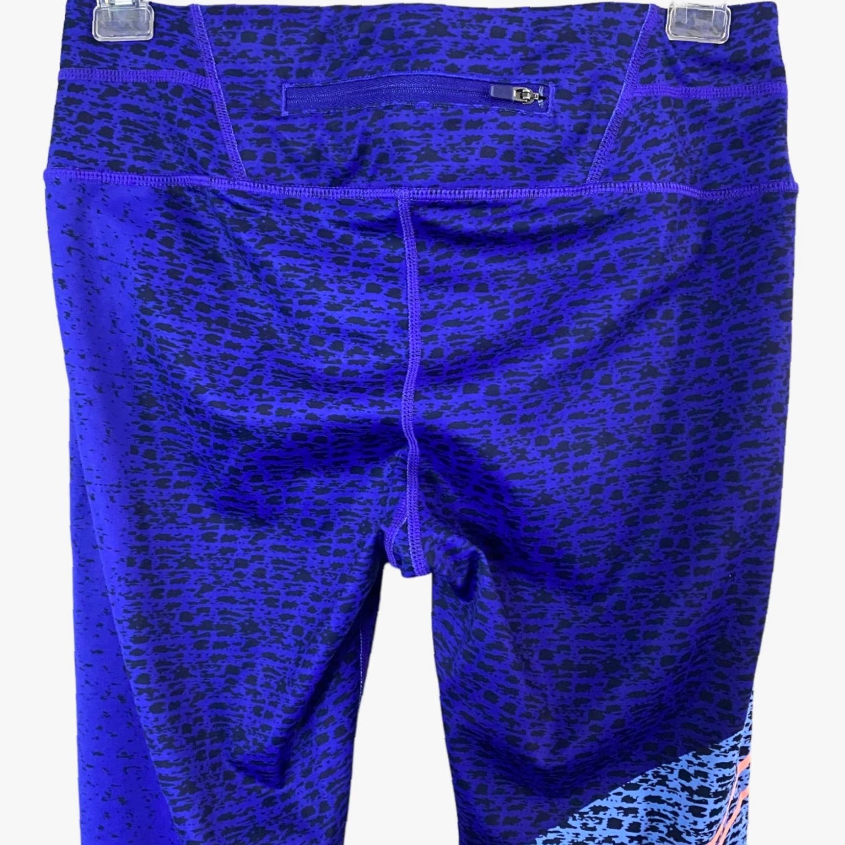 Athleta Athleta ASYM Camo Sonar 7/8 Leggings Small Blue Athletic Stretch Yoga Leggings Women's S Blue Athleisure Sports High-Quality Stretch Size 28" / US 6 / IT 42 - 6 Thumbnail