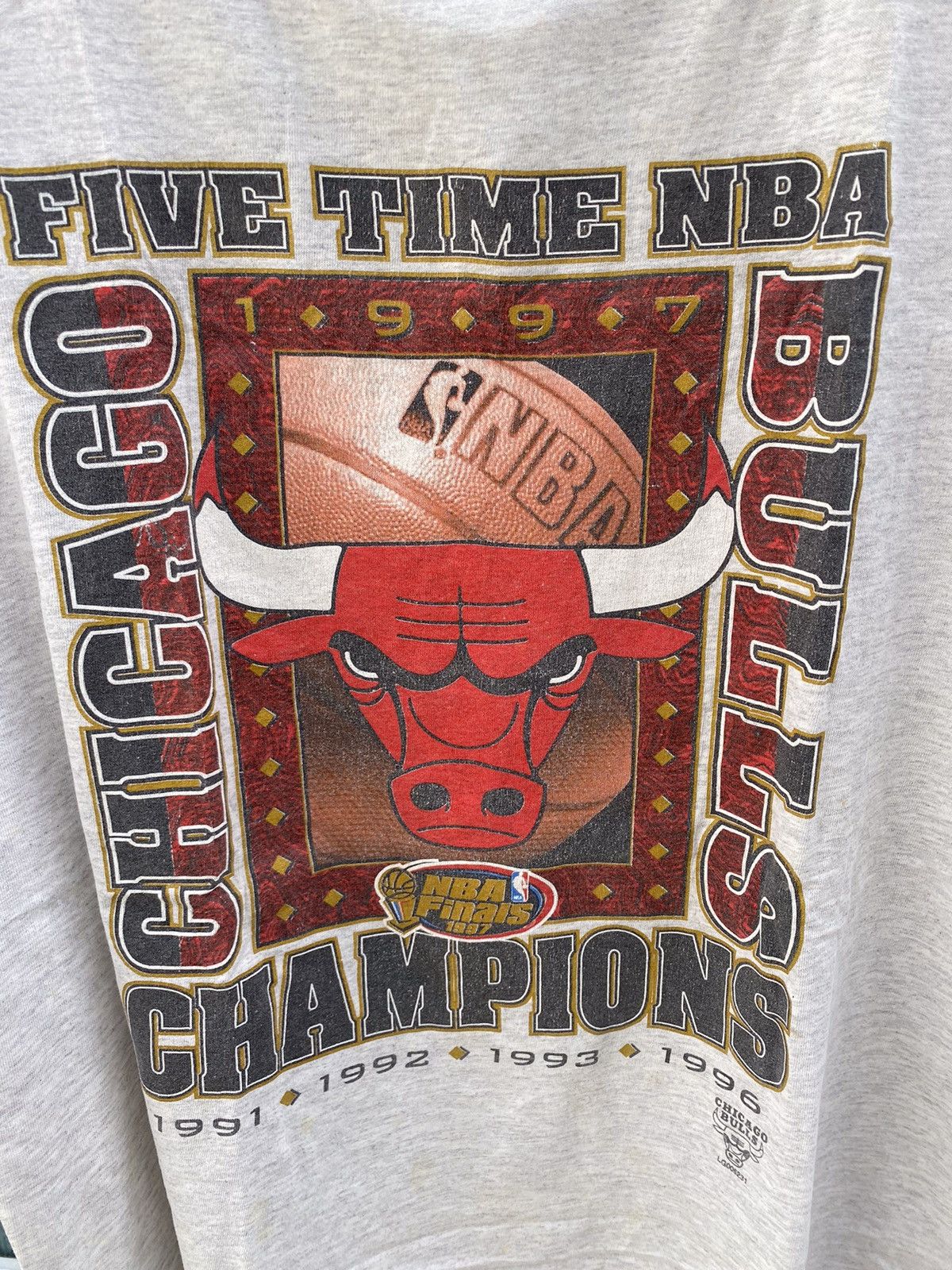 Logo 7 Vintage 90s chicago bulls five time nba champions tee Size US L / EU 52-54 / 3 - 3 Thumbnail