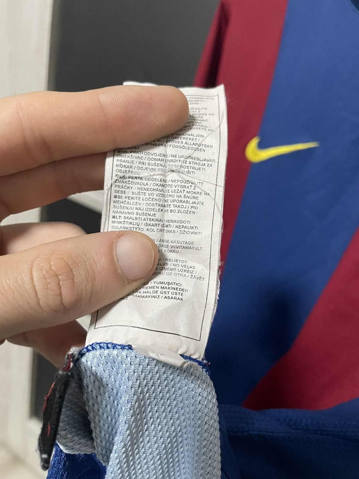 Nike Vintage Nike FC Barcelona 06/07 Home Football Jersey Size US S / EU 44-46 / 1 - 17 Thumbnail