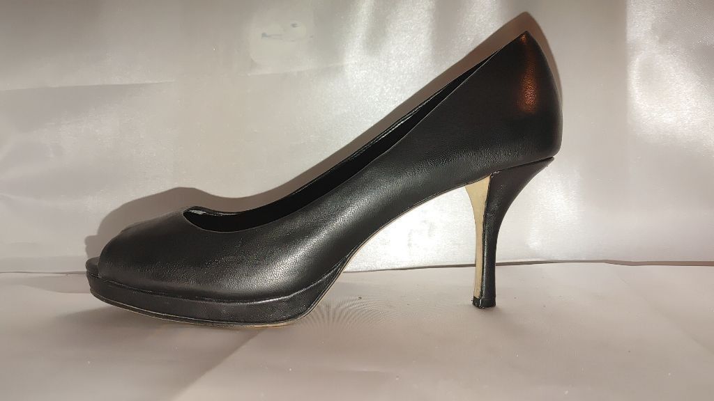 Vince Camuto Vince Camuto Leather Peep Toe Pumps Size 8M Size US 8 / IT 38 - 2 Thumbnail