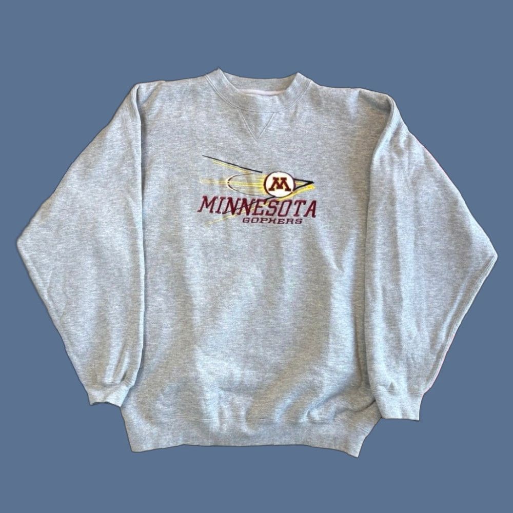 Vintage VINTAGE Minnesota Golden Gophers Embroidered Crewneck Sweatshirt XL Men Cadre Gray Crew Neck 90s College Sports Pullover Sweatshirt Size US XL / EU 56 / 4 - 1 Thumbnail