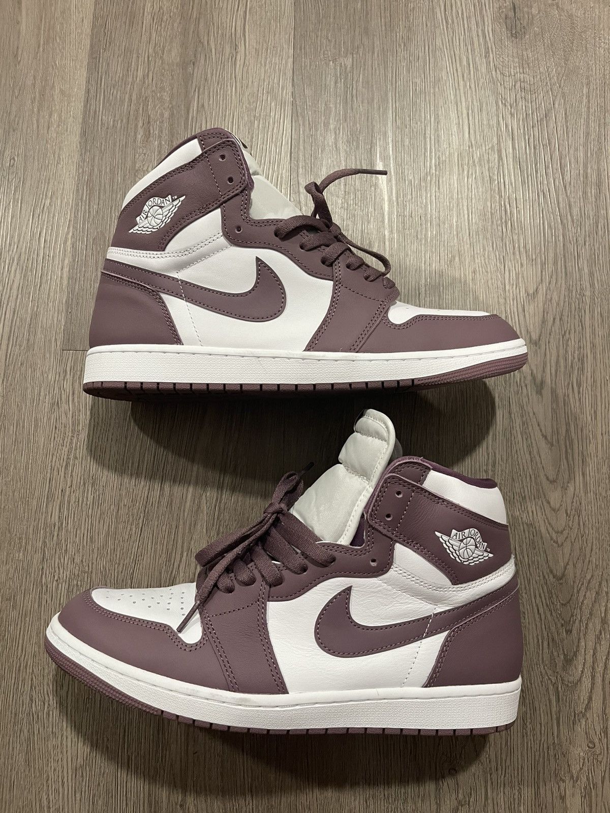 Nike Air Jordan 1 Retro OG Size US 12 / EU 45 - 4 Thumbnail