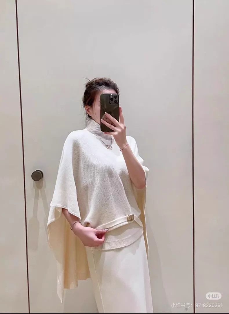 Valentino Valentino Ladies sheep wool turtleneck cloak knitted top Size M / US 6-8 / IT 42-44 - 7 Thumbnail