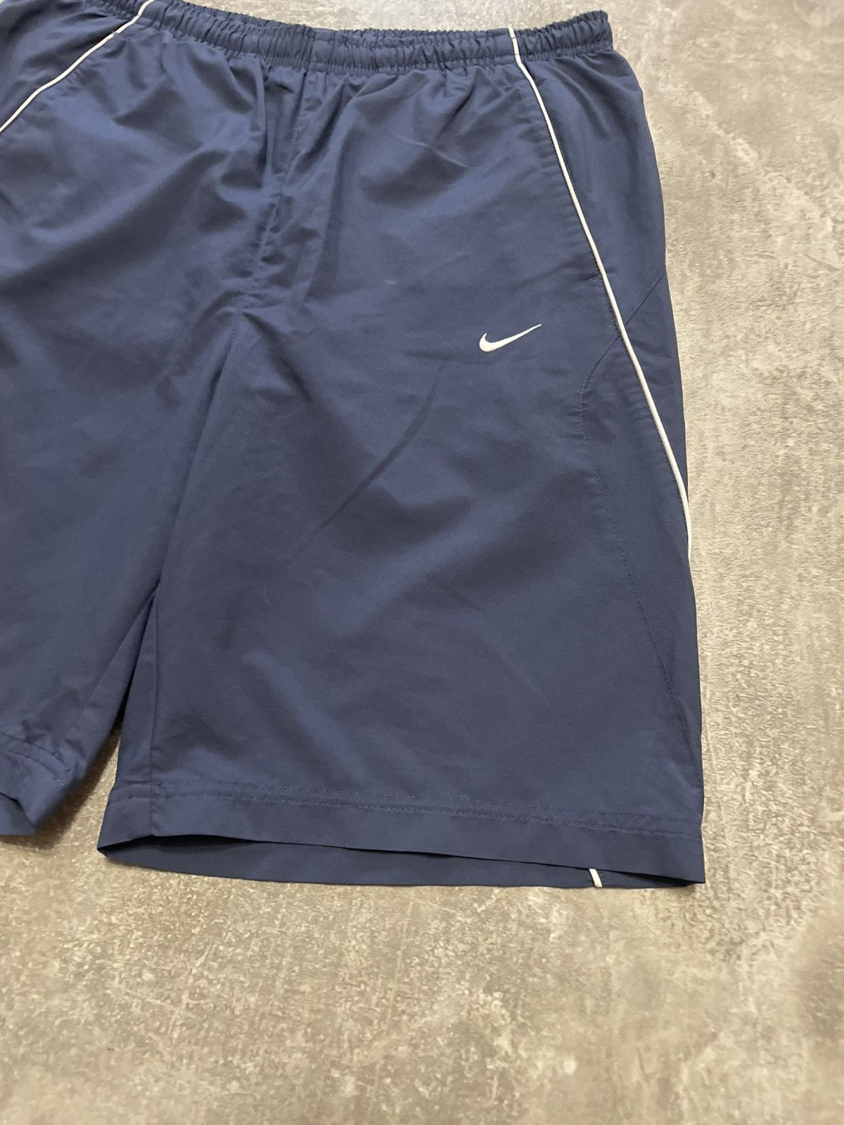 Nike Vintage Nike Nylon Shorts Swoosh Logo Y2K Size M Size US 32 / EU 48 - 4 Thumbnail