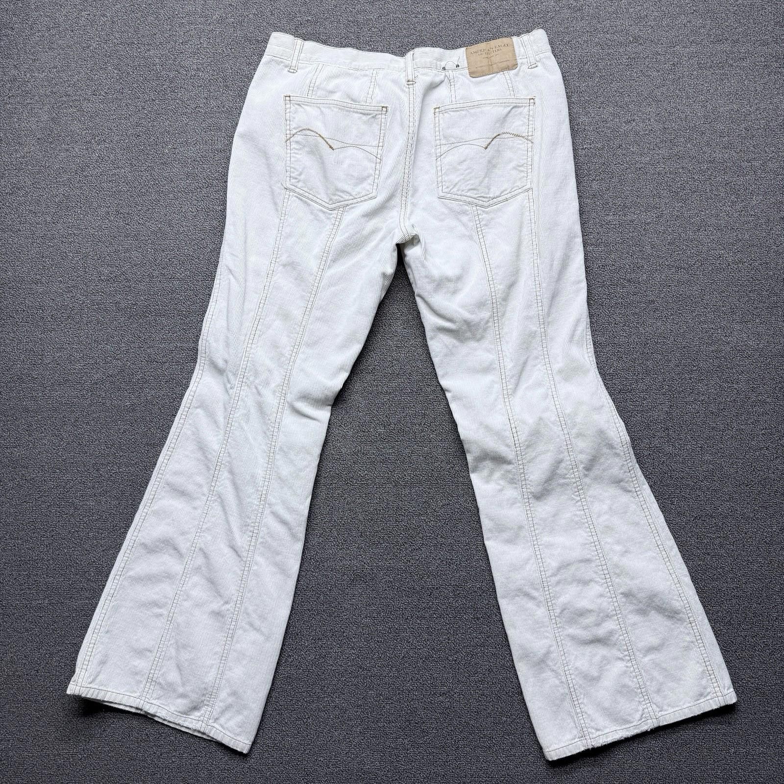 American Eagle Outfitters American Eagle Cream Corduroy Flare Jean MidRise Y2K90’s 12R Size 34" / US 12 / IT 48 - 2 Thumbnail