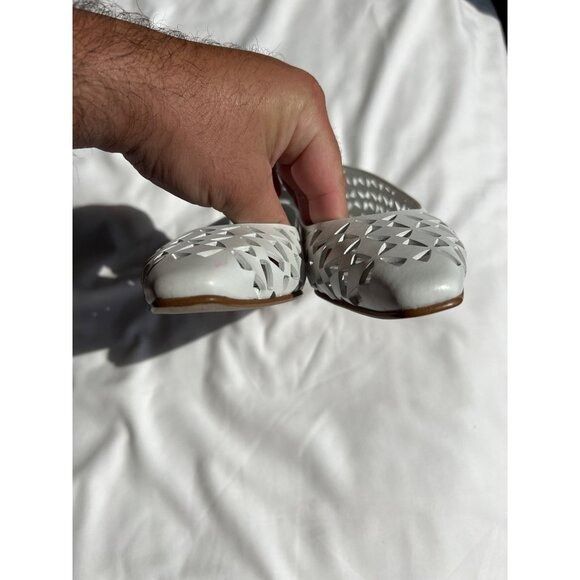 Manolo Blahnik Manolo Blahnik Gelista Perforated Flat in White‎ Geometric F Size US 5.5 / IT 35.5 - 3 Thumbnail