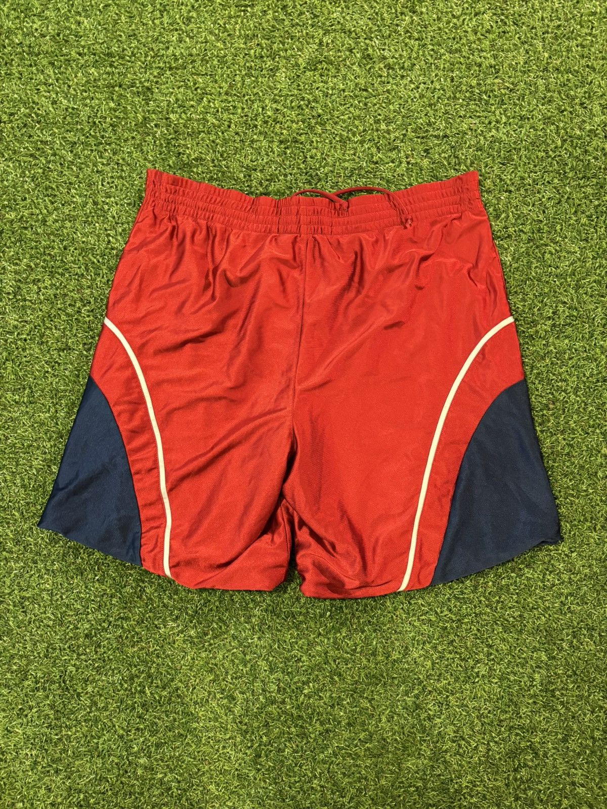 Nike Vintage red and blue reversible Nike shorts Size US 35 - 3 Thumbnail