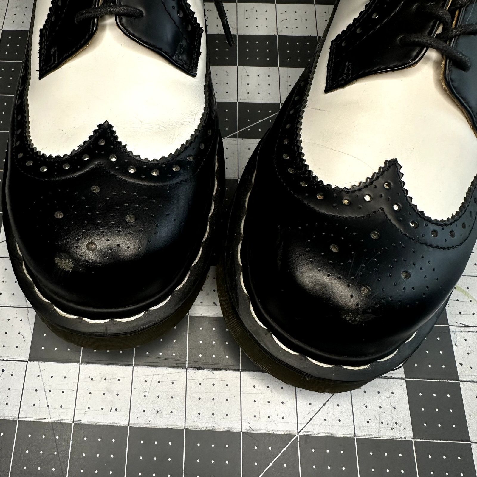 Dr. Martens Dr Martens Brogue Shoe Size US 8 / EU 41 - 3 Thumbnail