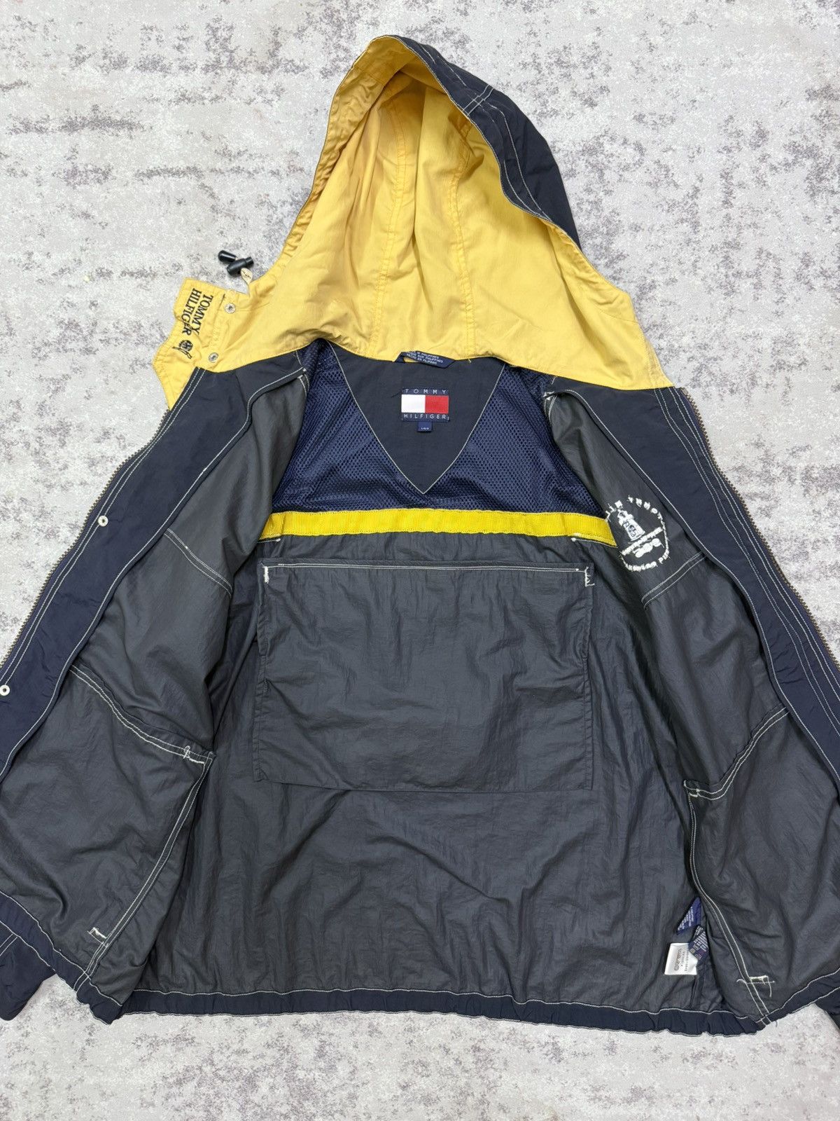 Tommy Hilfiger Vintage Tommy Hilfiger Sailing Gear Windbreaker Jacket Hodie Size US XL / EU 56 / 4 - 7 Thumbnail