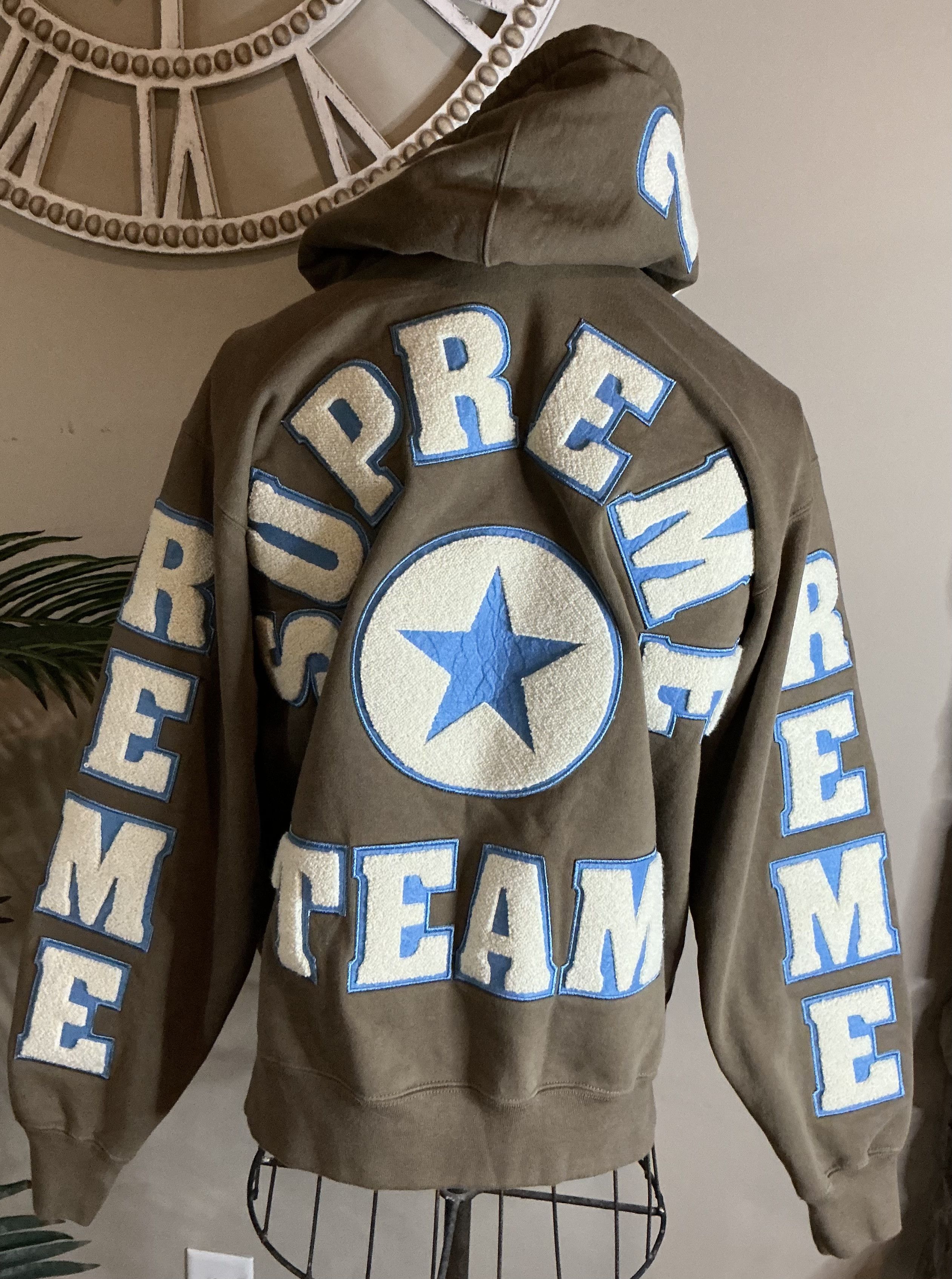 【Supreme】Team 94 Hooded Sweatshirt★Aqua★25SS★ Supreme Team 94 Hooded Sweatshirt Aqua – Story Cape Town