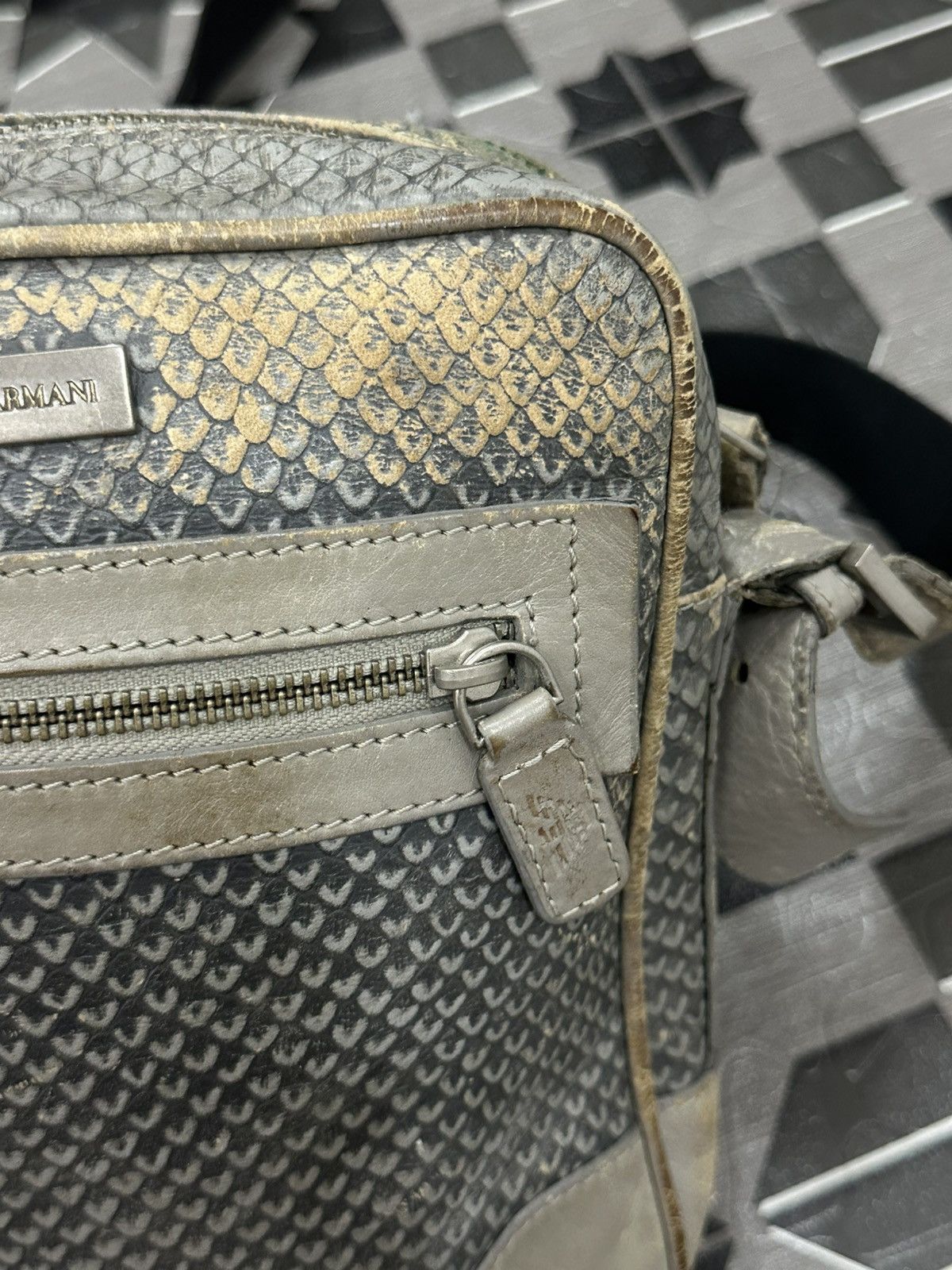 Emporio Armani Vintage 1990 Emporio Armani Fish Leather Sling Bag Size ONE SIZE - 5 Thumbnail