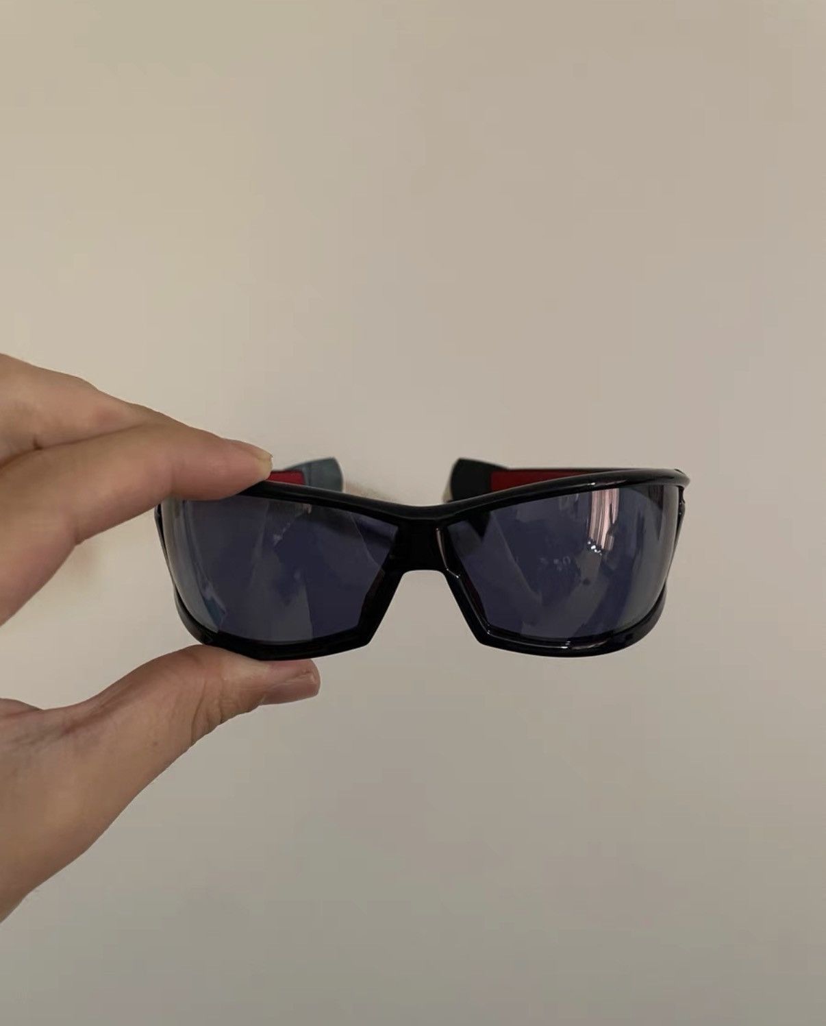 Louis Vuitton Louis Vuitton LV Trophy Logo Sunglasses Size ONE SIZE - 1 Thumbnail