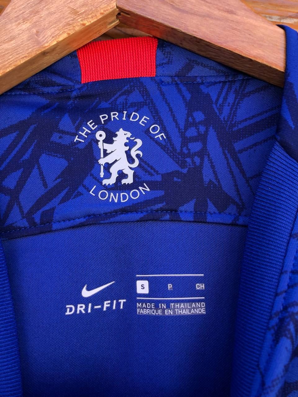 Nike CHELSEA 2019 2020 FOOTBALL SHIRT SOCCER JERSEY NIKE Size US S / EU 44-46 / 1 - 7 Thumbnail
