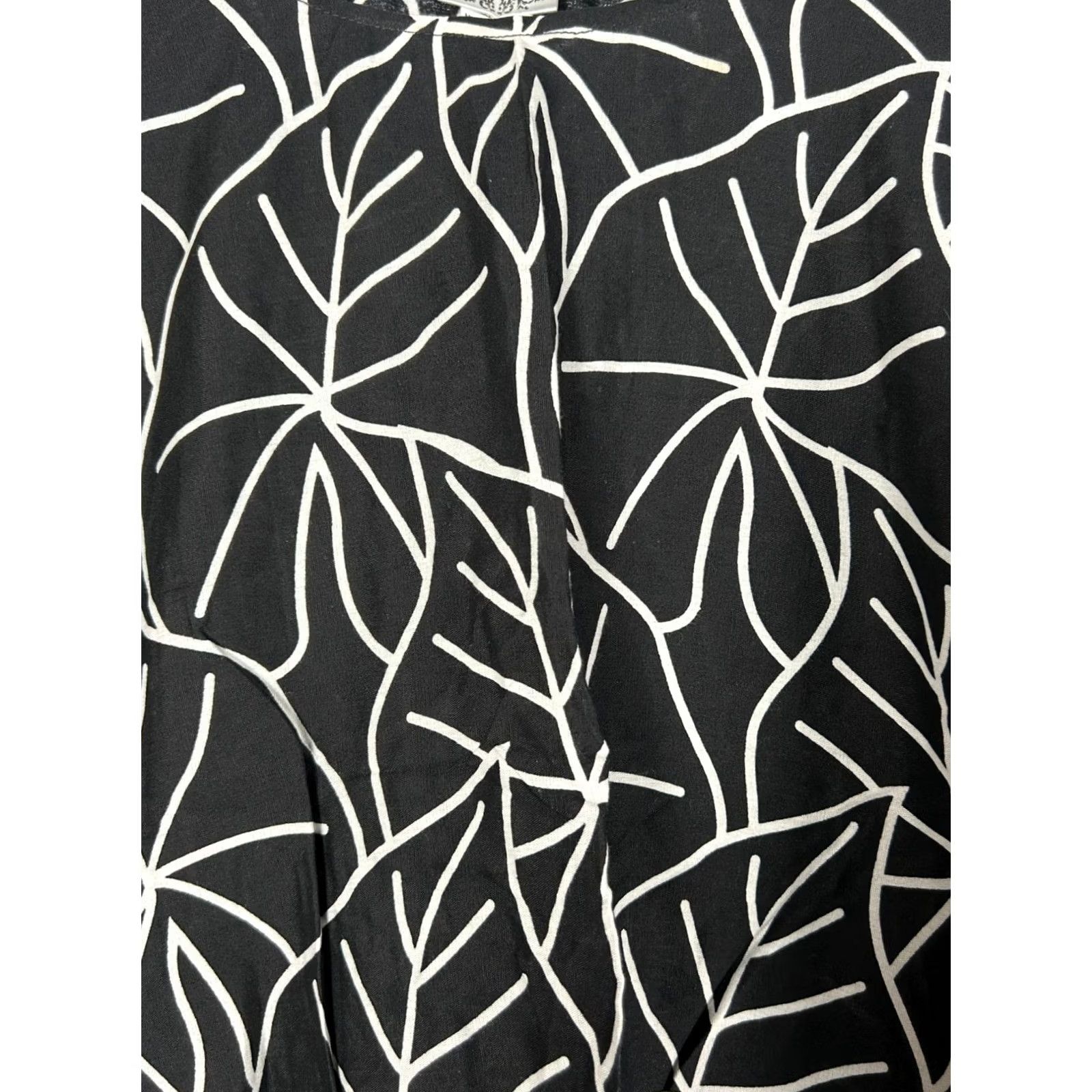 Vintage Hamakua Blouse Womens Batik Black White Monstera Leaf Print Ruche Sleeve Small NWOT Casual Shirt Americas Size S / US 4 / IT 40 - 2 Thumbnail