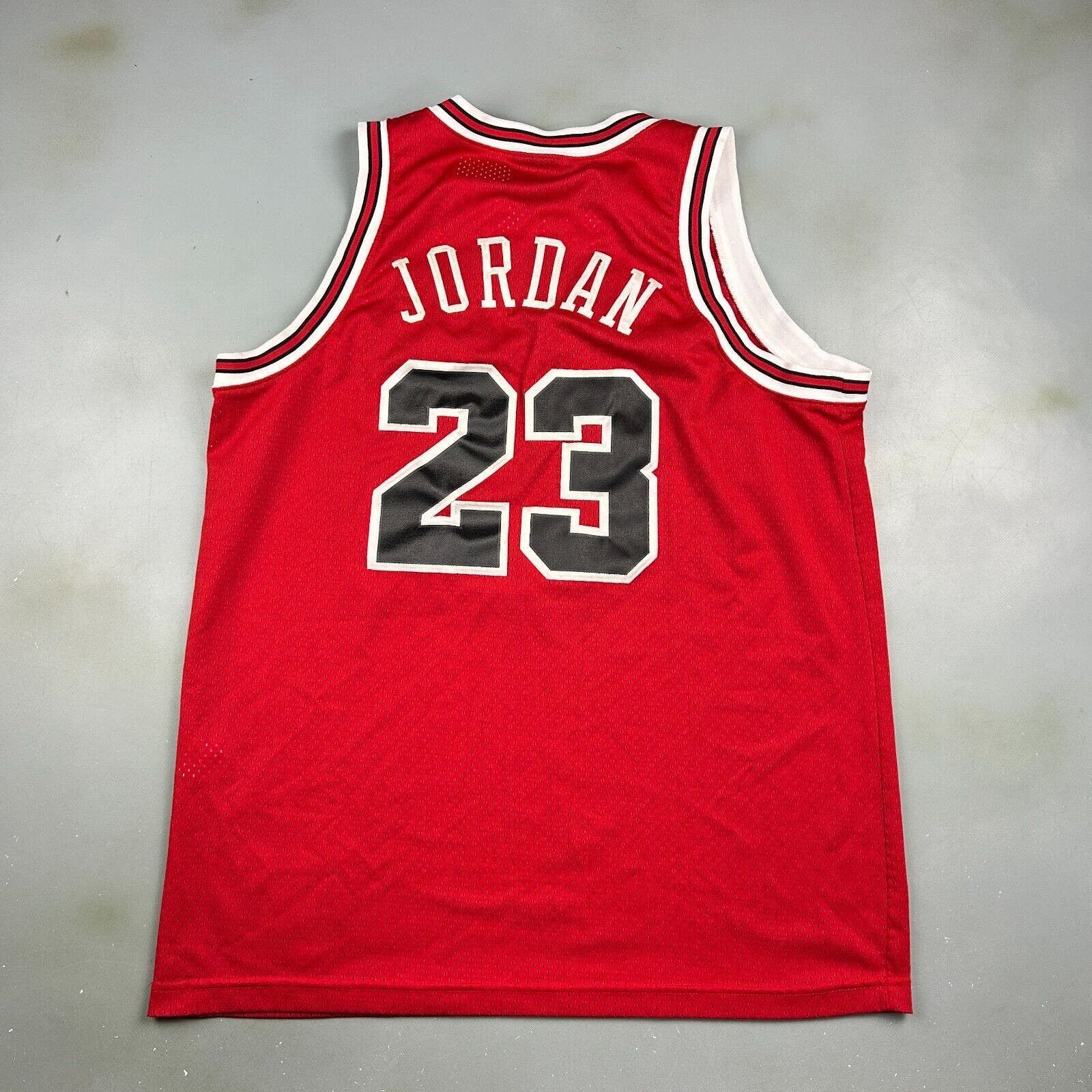 Nike VINTAGE 90s | Chicago Bulls #23 Jordan Nike Jersey XL Size US XL / EU 56 / 4 - 6 Thumbnail