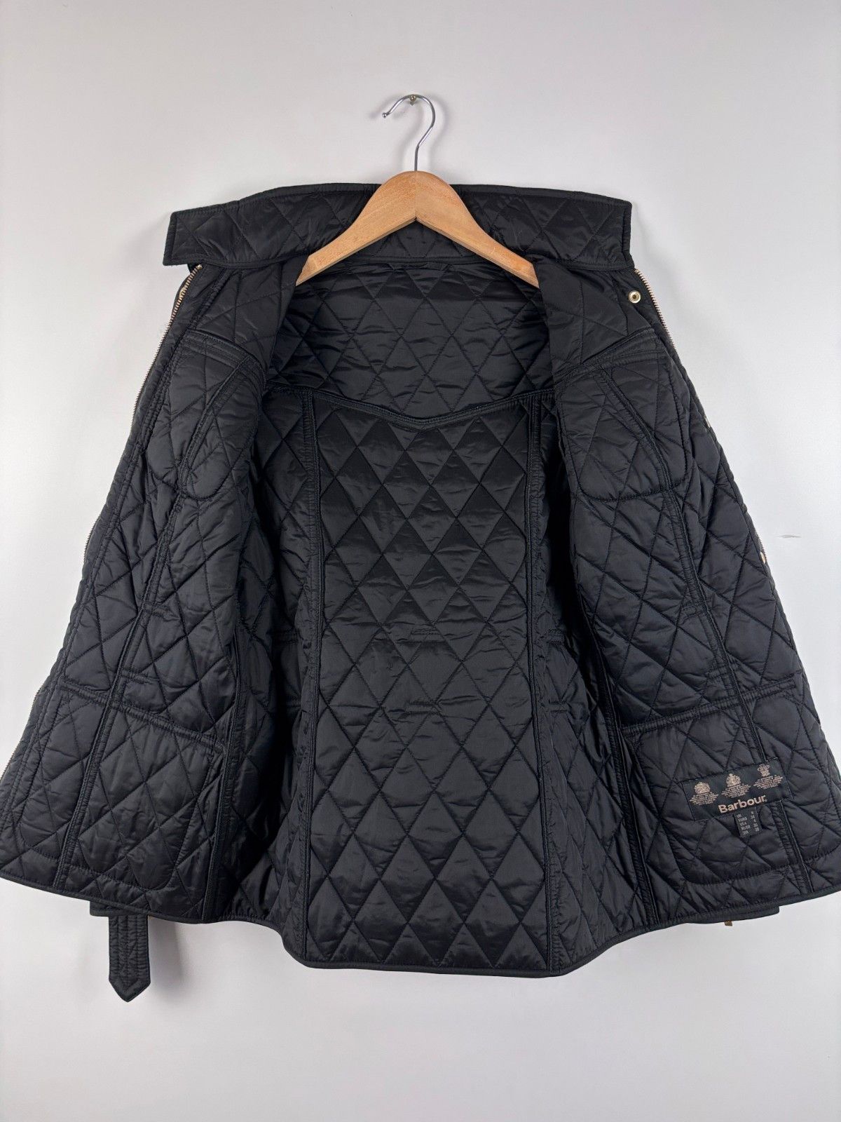 Barbour Barbour International Quilted Belted Jacket Black Size US 4 Size S / US 4 / IT 40 - 7 Thumbnail