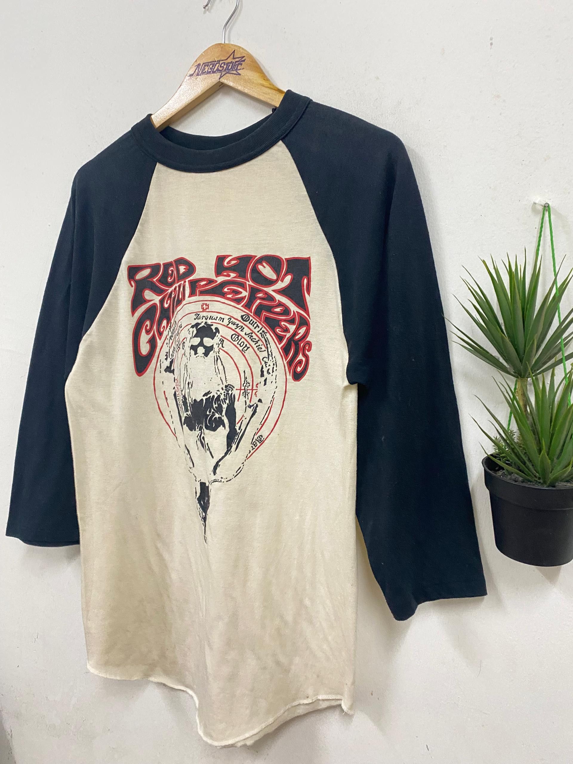 Band Tees Vintage 1995 Red Hot Chilli Peppers walkabout 3 quater tees Size US L / EU 52-54 / 3 - 2 Thumbnail