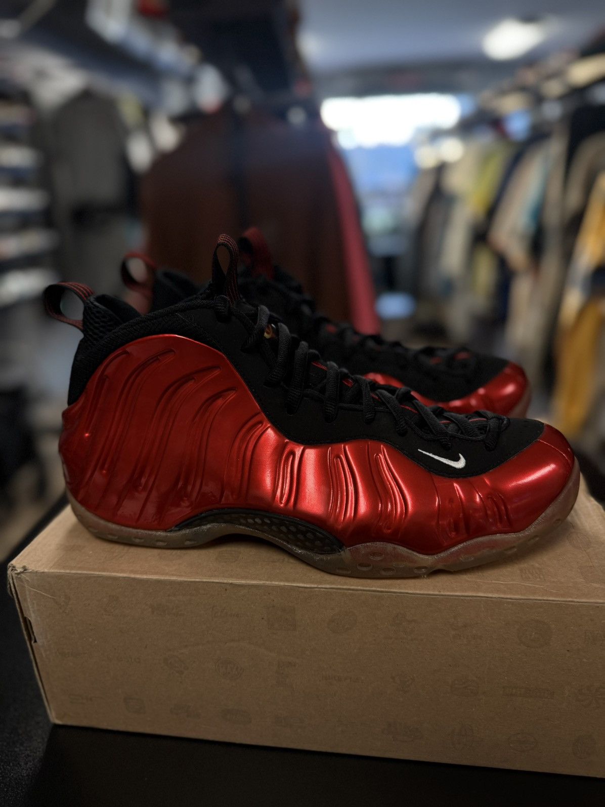 Nike Nike Foamposite Metallic Red Size 11 (2017) (314996-610) Size US 11 / EU 44 - 8 Thumbnail
