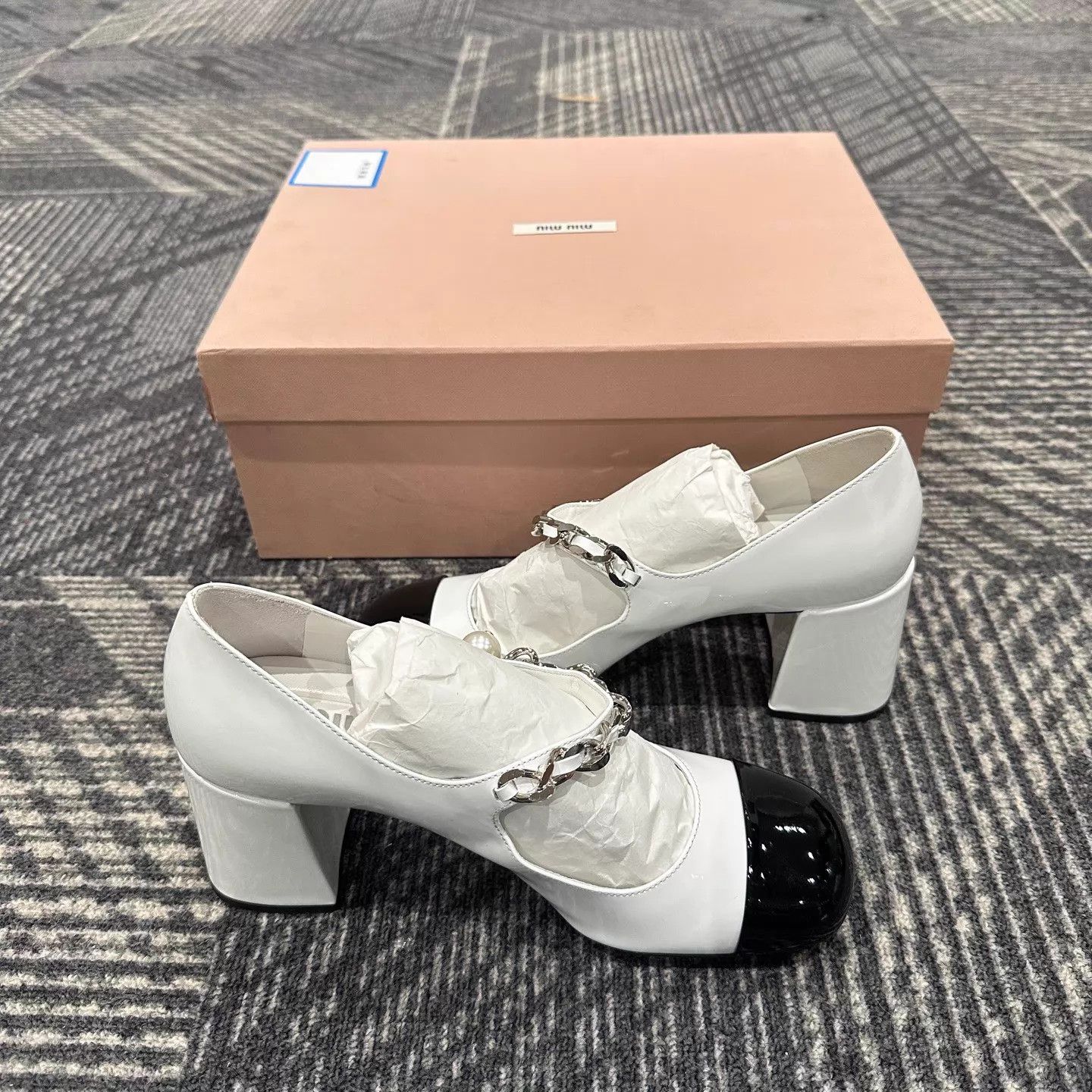 Miu Miu MIU MIU Patent Chain Mary Jane Block Heel 37.5 New with Box Size US 7 / IT 37 - 5 Thumbnail