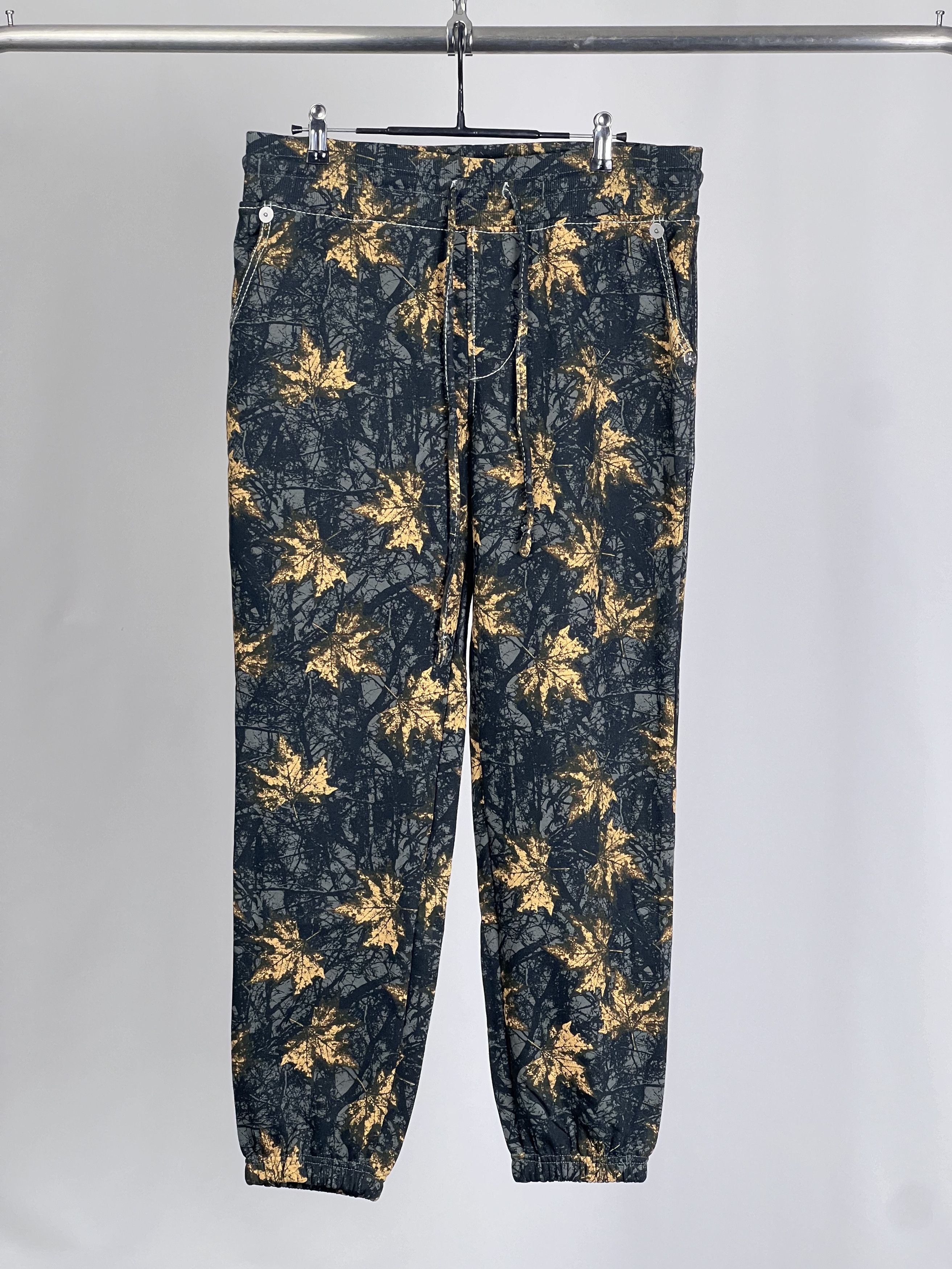 True Religion BRAND NEW BIG T LEAF CAMO LOGO JOGGER SIZE M Size US 32 / EU 48 - 2 Thumbnail