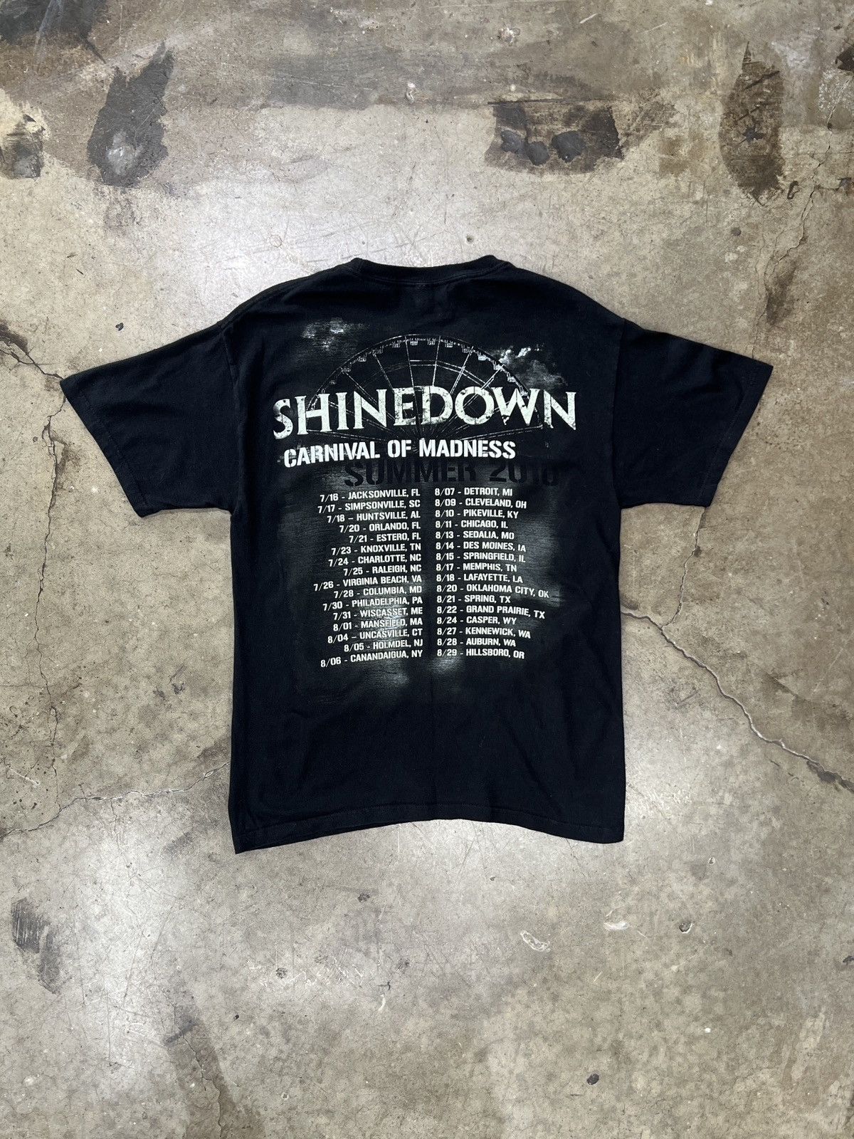 Band Tees Vintage Shinedown Band Tee Medium Size US M / EU 48-50 / 2 - 5 Thumbnail