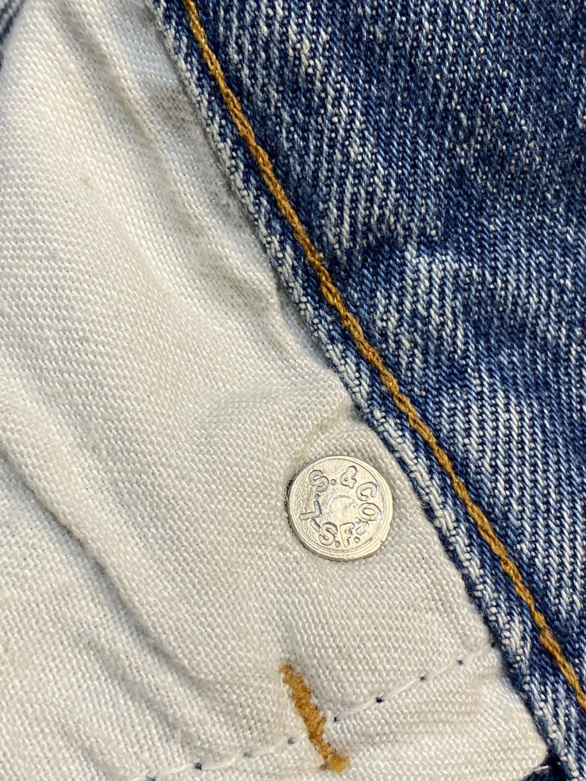 Levi's × Vintage 1980s Levis 501 Slim Fit Button Fly Distressed Blue Jeans Size US 32 / EU 48 - 13 Thumbnail
