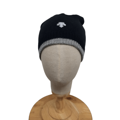 🏔 Descente logo pull on beanie hat