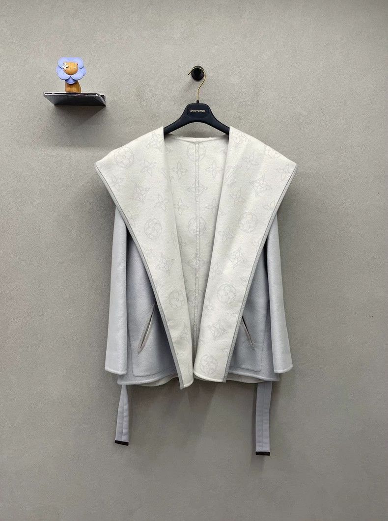 Louis Vuitton LV Gray Short Hooded Long Sleeve Coat - dmc Size M / US 6-8 / IT 42-44 - 1 Thumbnail