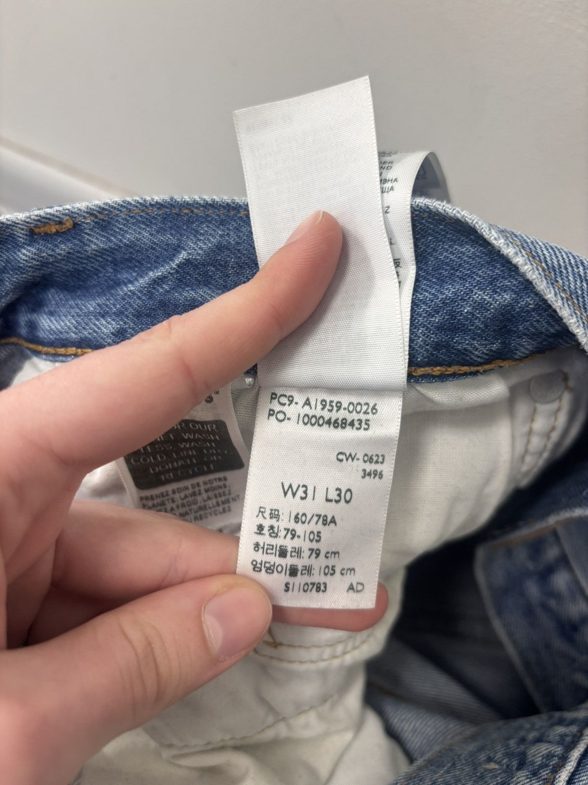 Levi's Levi’s 501 ‘90s Men’s Blue Straight Fit Selvedge Denim Jeans Size US 31 - 19 Thumbnail