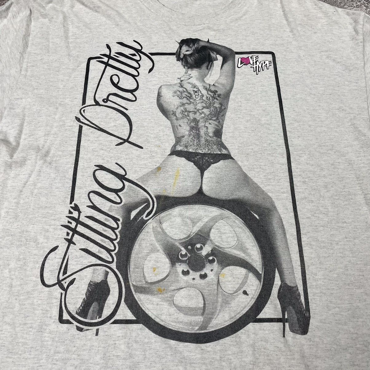 Vintage Vintage Y2K Graphic Tee Sitting Pretty Girl Skate Streetwear Size US XL / EU 56 / 4 - 4 Thumbnail