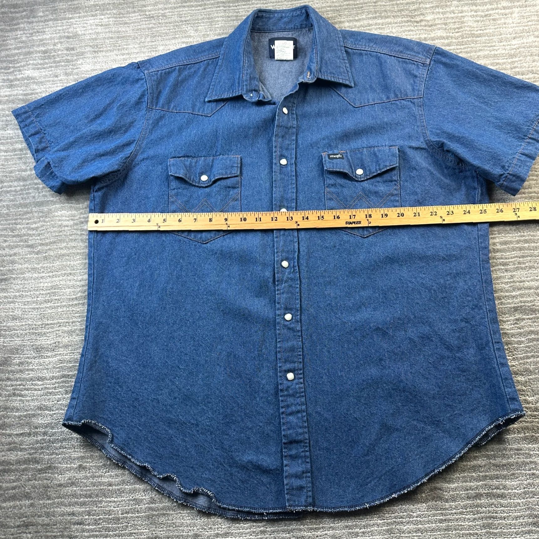 Wrangler Wrangler Shirt Mens XL Blue Denim Western Cowboy Button-Up Short Sleeve Jeans Pearl Snap Casual Workwear Size US XL / EU 56 / 4 - 7 Thumbnail