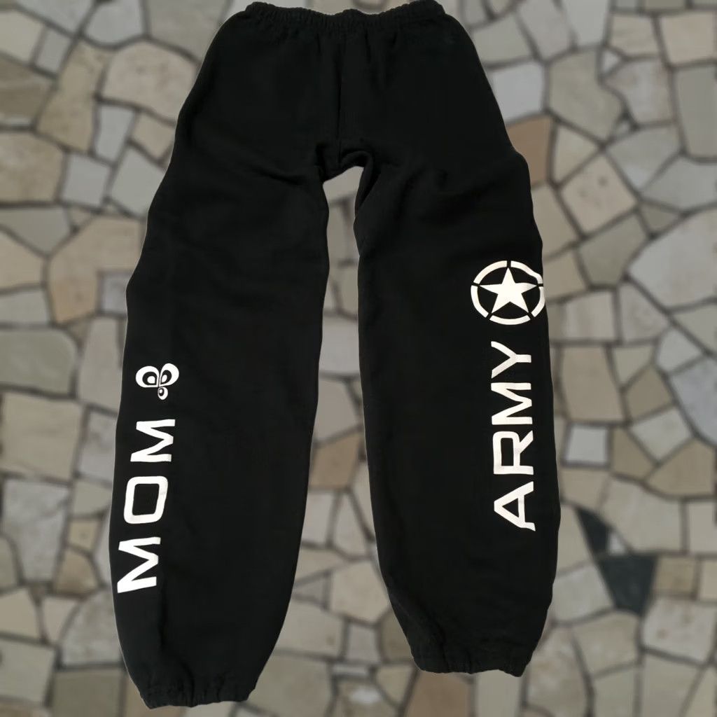Gildan Vintage ARMY MOM Sweatpants Size small black spell out legs Size 28" / US 6 / IT 42 - 1 Thumbnail