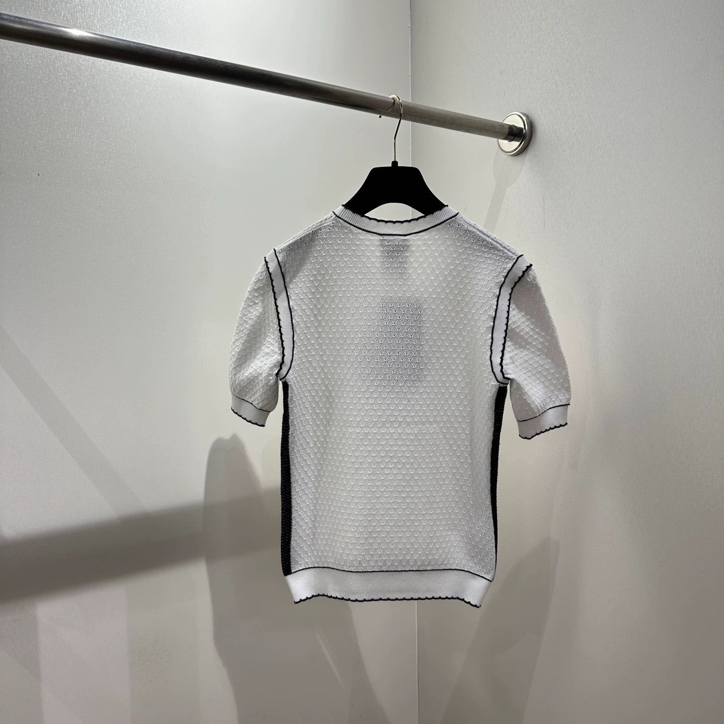 Chanel Chanel 23C Knit No.5 Beaded Logo Short Sleeve 34 Size XS / US 0-2 / IT 36-38 - 2 Thumbnail