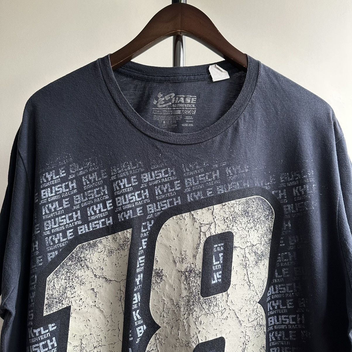 Chase Authentics × NASCAR VINTAGE NASCAR KYLE BUSCH #18 M&M RACING TEE Size US XXL / EU 58 / 5 - 2 Thumbnail