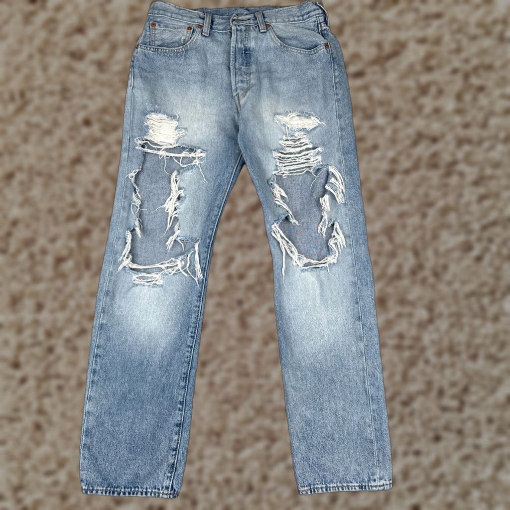 Levi's VINTAGE Levis Jeans 501 Button Fly Denim 32x32 Blue Mens Regular Straight Distressed 90s Retro 501 Series Size US 32 / EU 48 - 1 Thumbnail