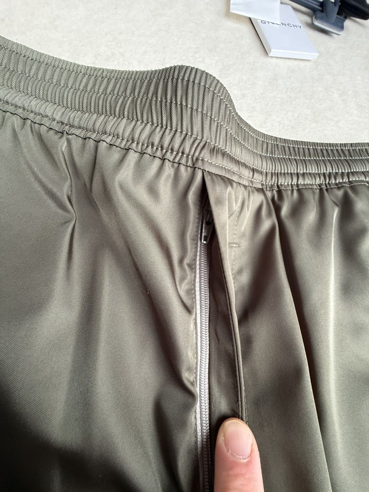Givenchy SS24 $1.15k 🤑 Givenchy logo nylon baggy track shorts 46 Size US 30 / EU 46 - 17 Thumbnail