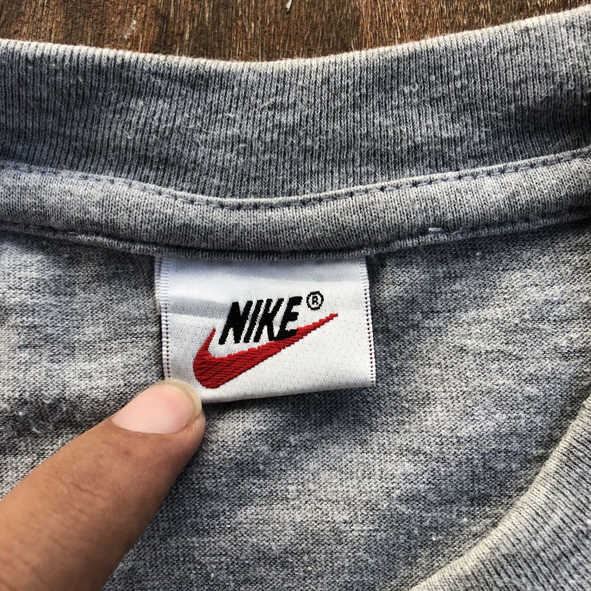 Nike Vintage Thrashed Faded Nike Rare T Shirt Size US M / EU 48-50 / 2 - 5 Thumbnail