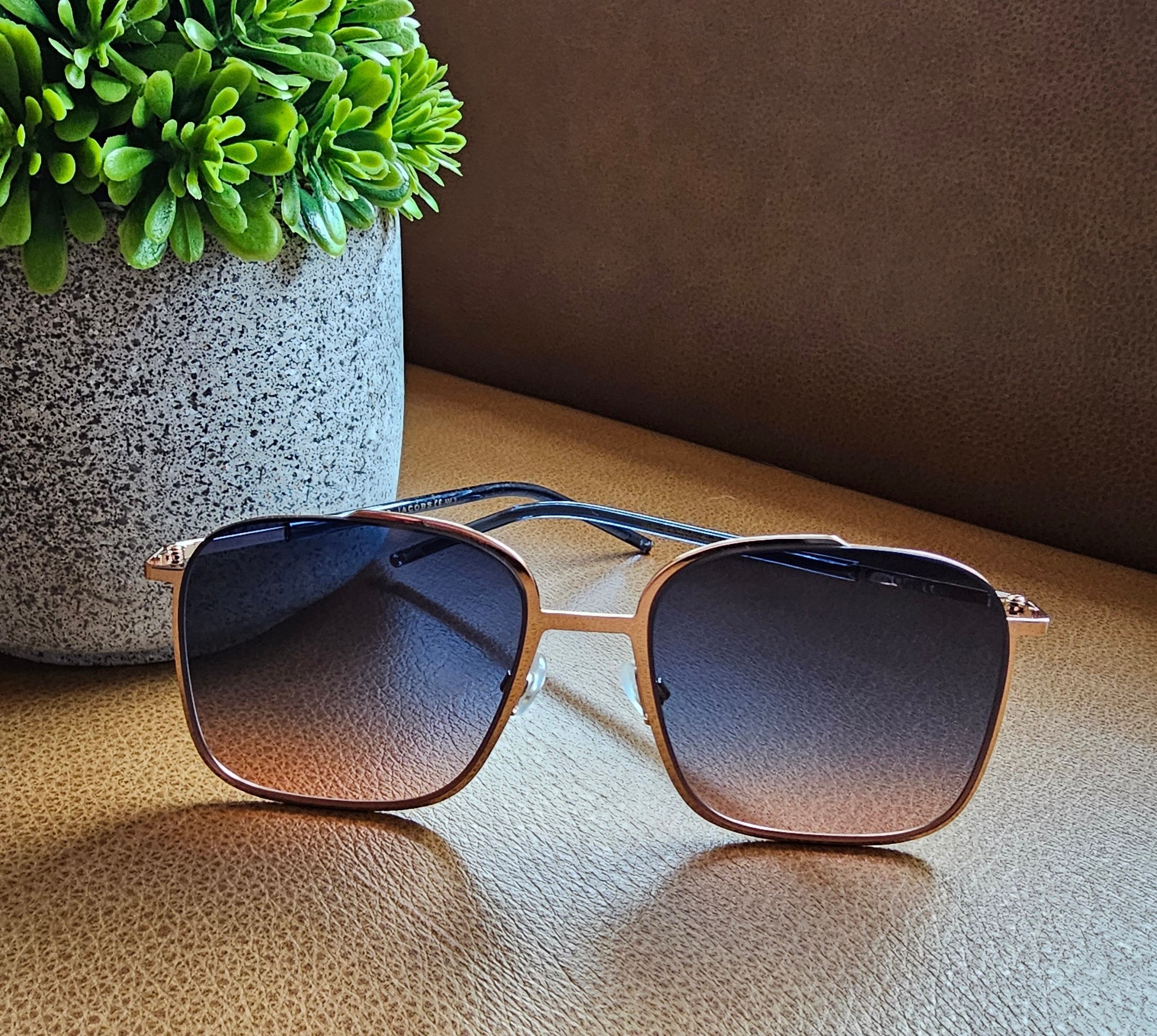 Marc Jacobs Marc Jacobs Square, Gold Metal Frame, Gradiant Lenses. Rare. Size ONE SIZE - 2 Thumbnail
